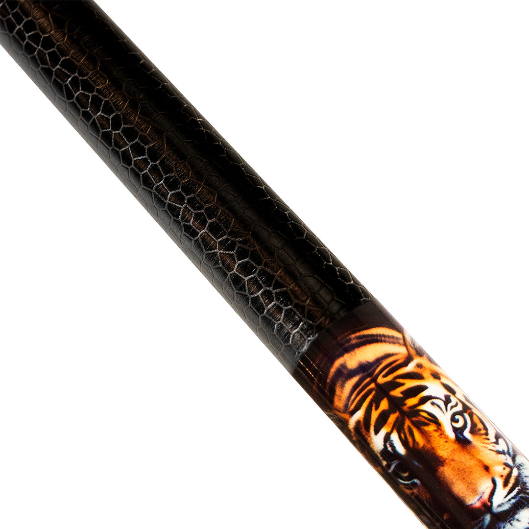 Winsport Night Tiger Poolqueue – Nahaufnahme des schwarzen Griffbereichs und orangefarbenen Tigermotivs