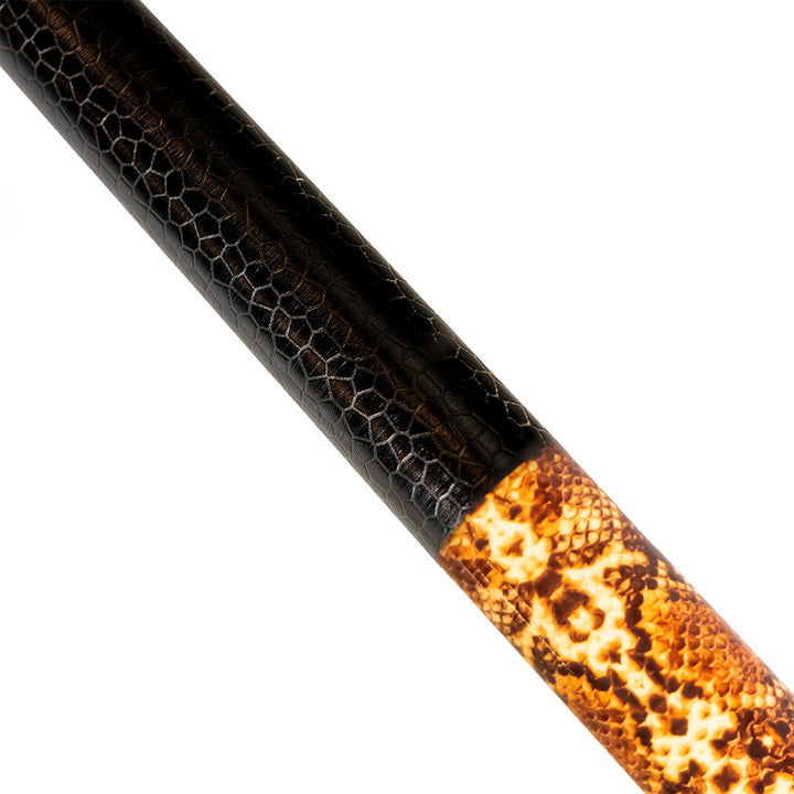 Winsport Snake Poolqueue – Nahaufnahme des schwarzen Griffbereichs und orangefarbenen Schlangenmusters